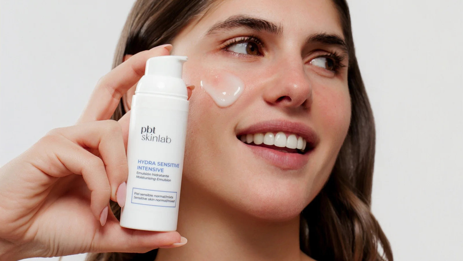 Uso_-_Crema_intensiva_Hydra_Sensitive.webp